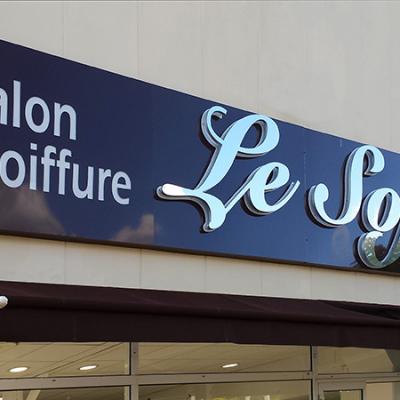 Ensiegnes Lettres En Relief Miroir Retro Eclairees Sofa